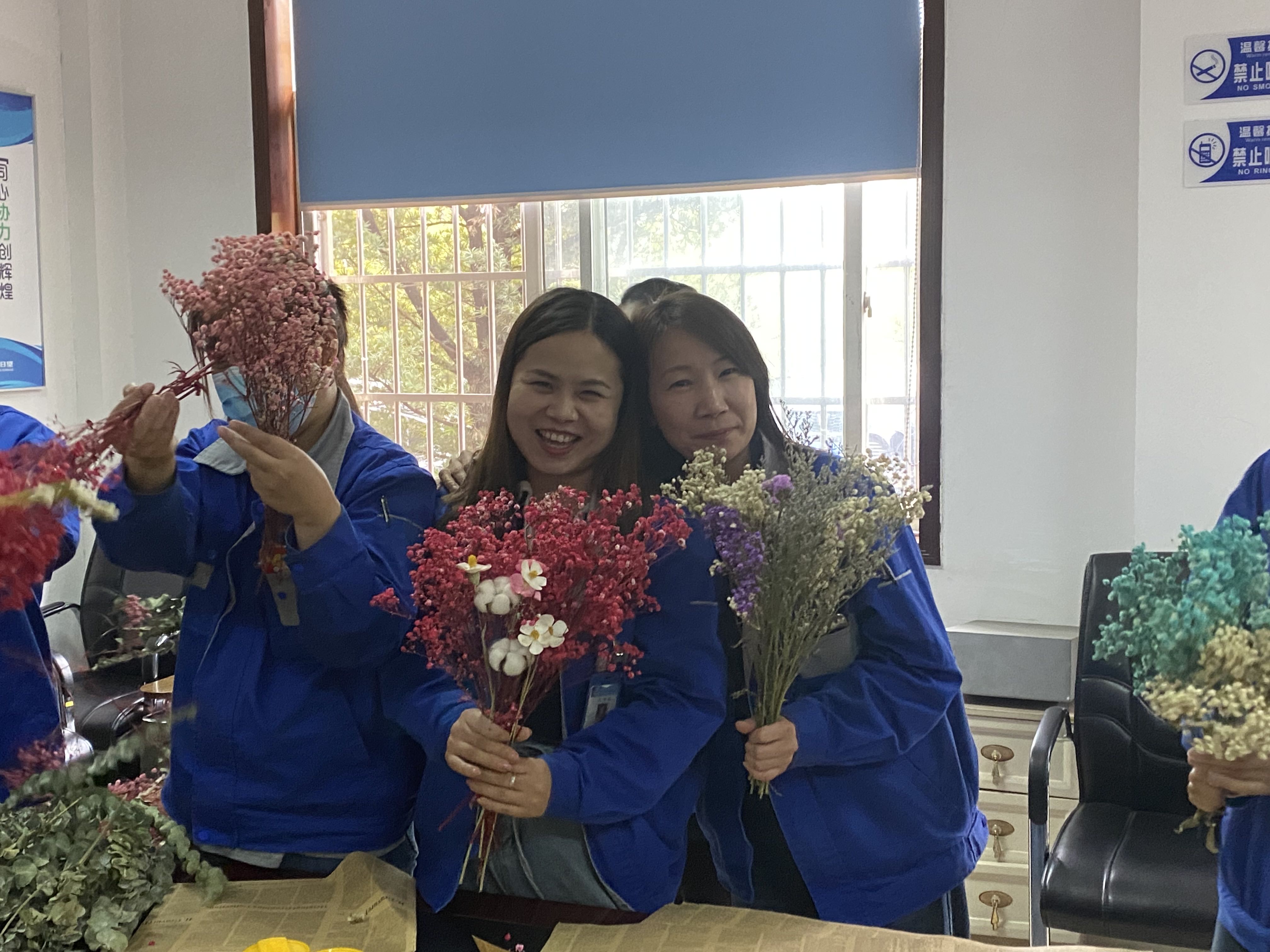 中欧在线客服,宏明日望,株洲电子科技,湖南电容器,株洲电容器,电容器 中欧在线客服,宏明日望,株洲电子科技,湖南电容器,株洲电容器,电容器