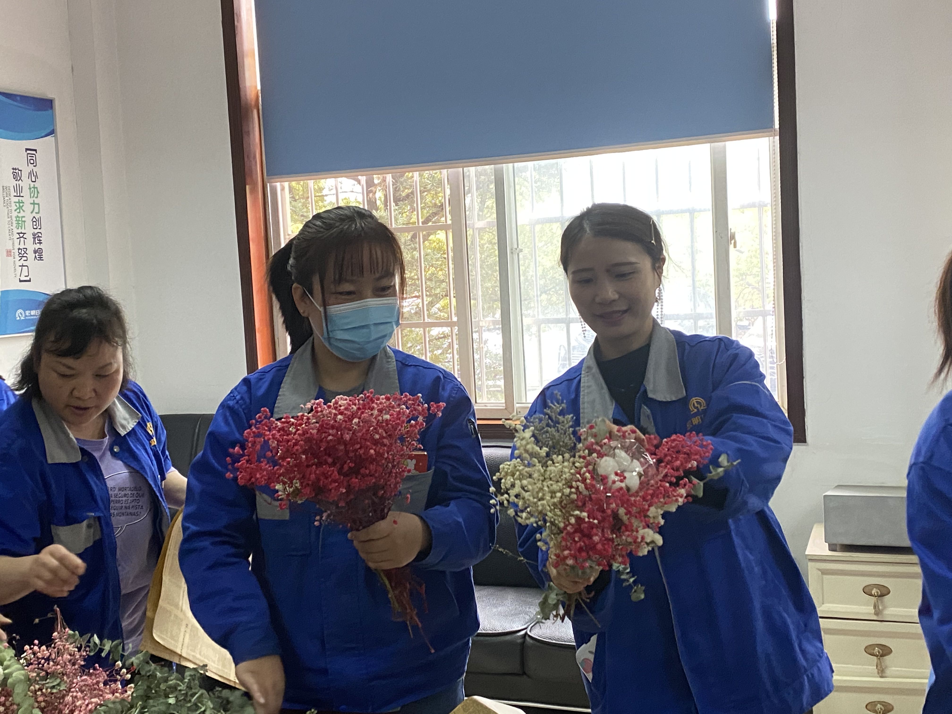 中欧在线客服,宏明日望,株洲电子科技,湖南电容器,株洲电容器,电容器 中欧在线客服,宏明日望,株洲电子科技,湖南电容器,株洲电容器,电容器